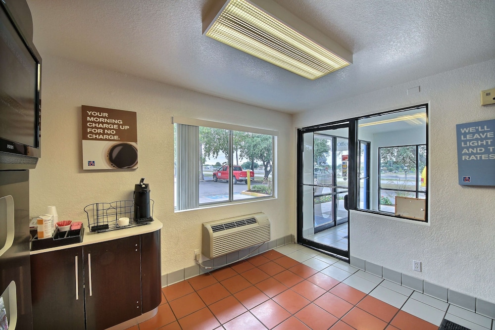 Motel6 San Marcos, TX 11/49