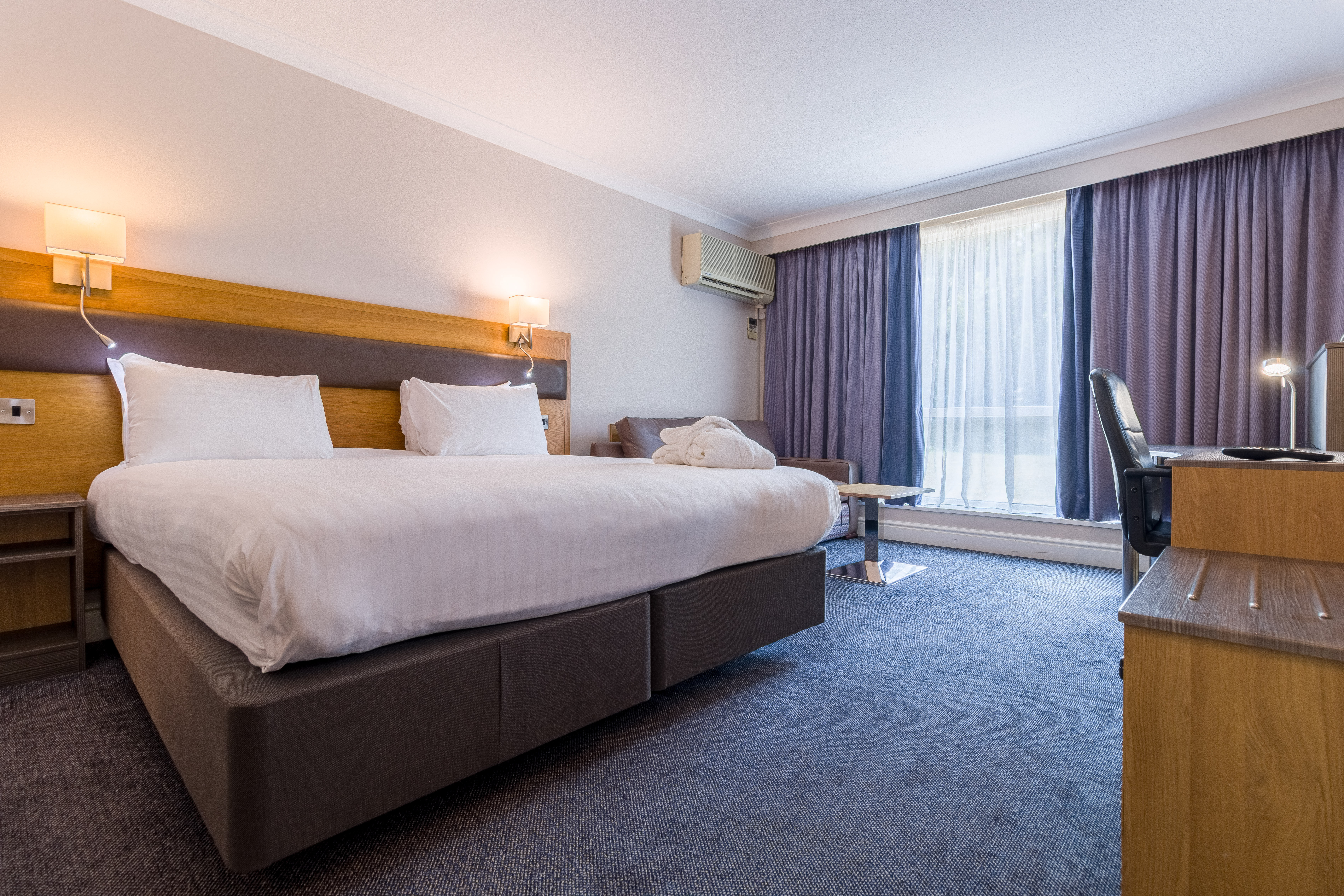 Holiday Inn Newport 9/46