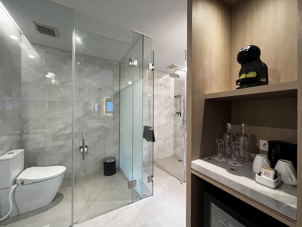 Ra Suites Simatupang 47/50