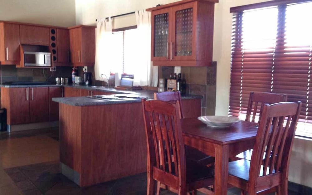 Makhato 84 Bush Lodge 26/45