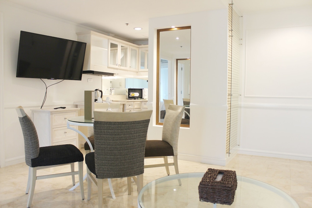 Vivere Suites 51/62