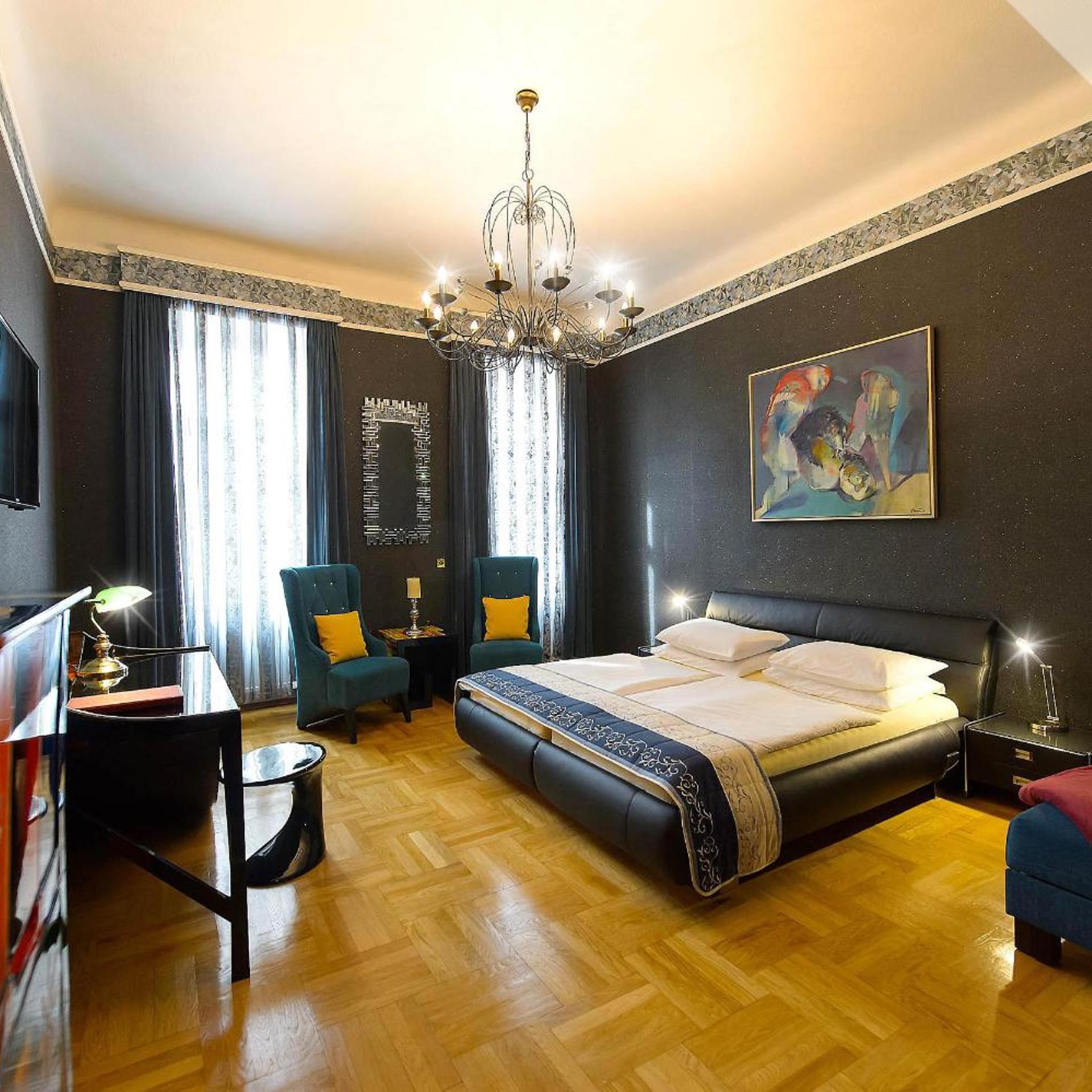 ROOM, TRIPLE