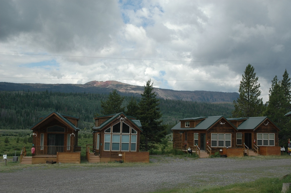 Lava Mountain Lodge 3/69