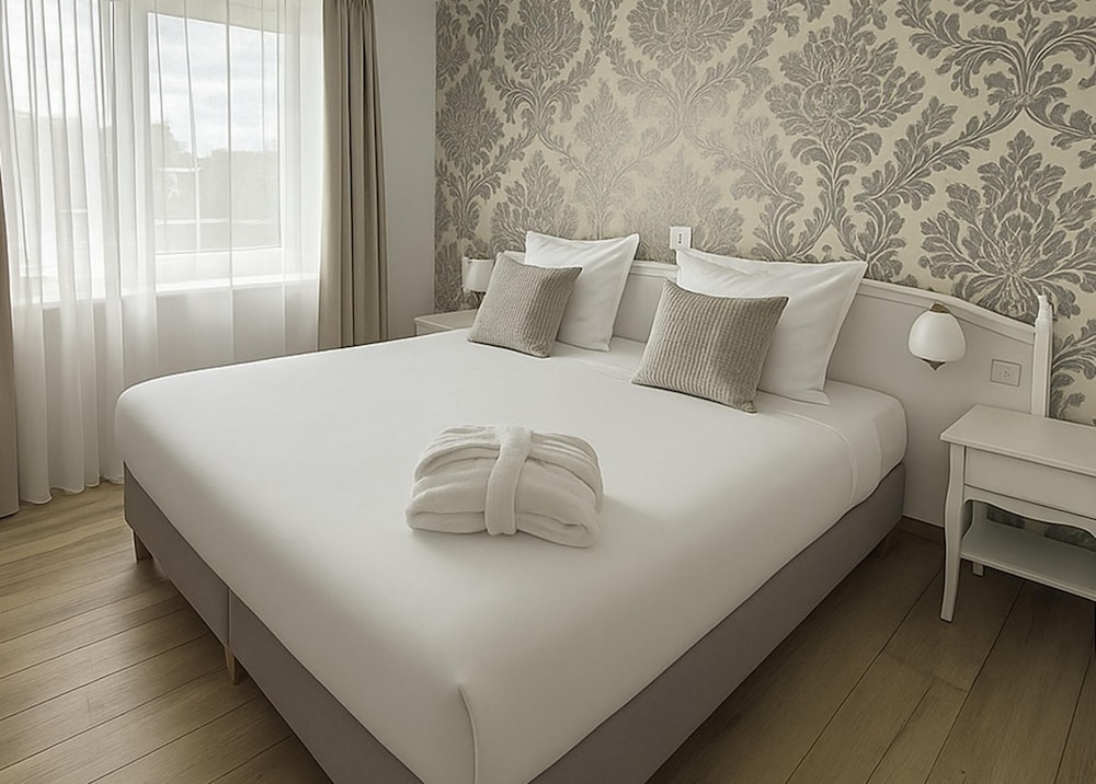 Classic, Queen Bed