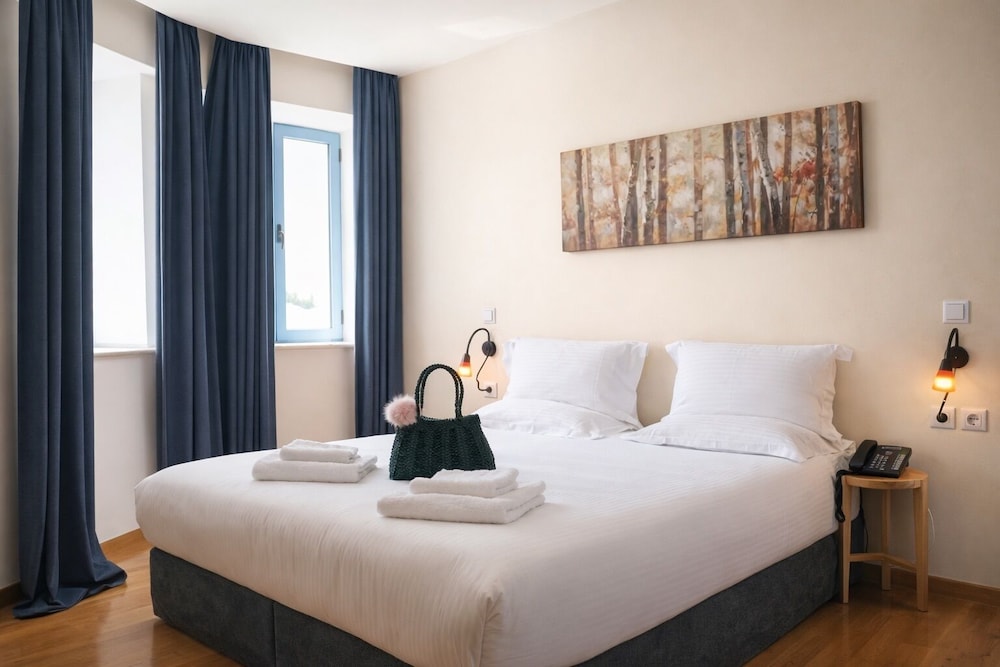 DELUXE, DOUBLE BED, CITY VIEW