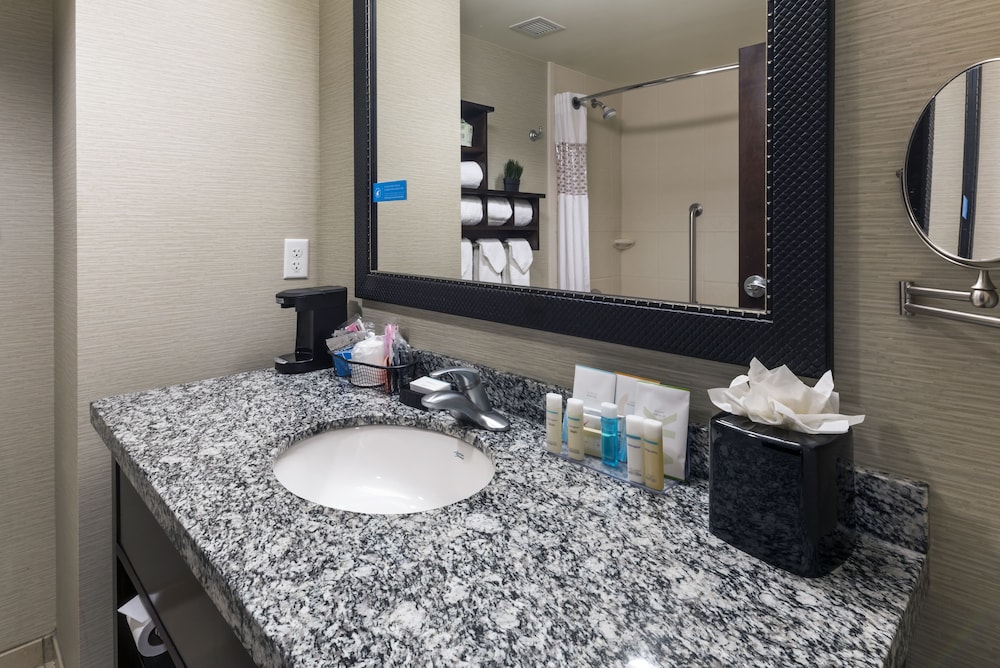 Hampton Inn and Suites Salt Lake City / Univ Foothill Dr UT 35/69