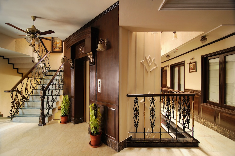 Diplomat Residency 7/46
