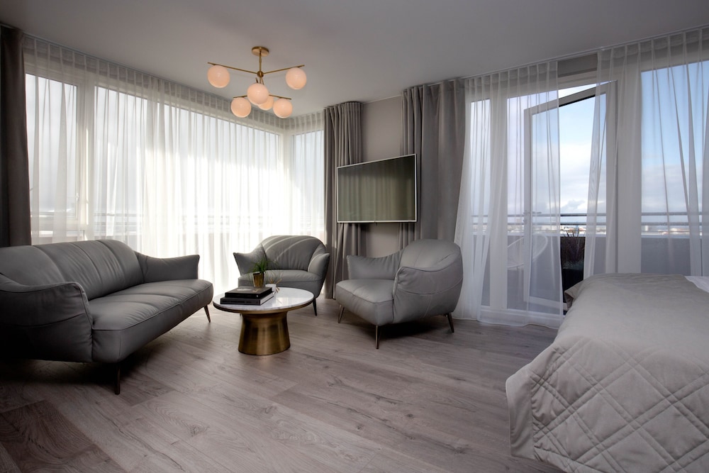 Mani Apartments 40/50
