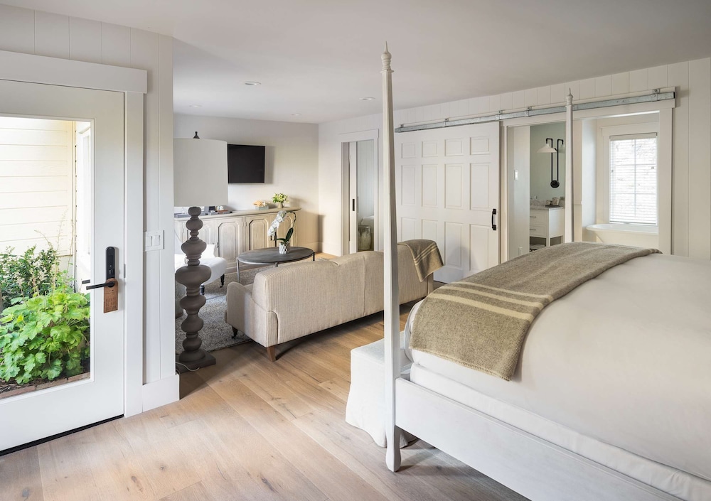 FARMHOUSE INN 19/50
