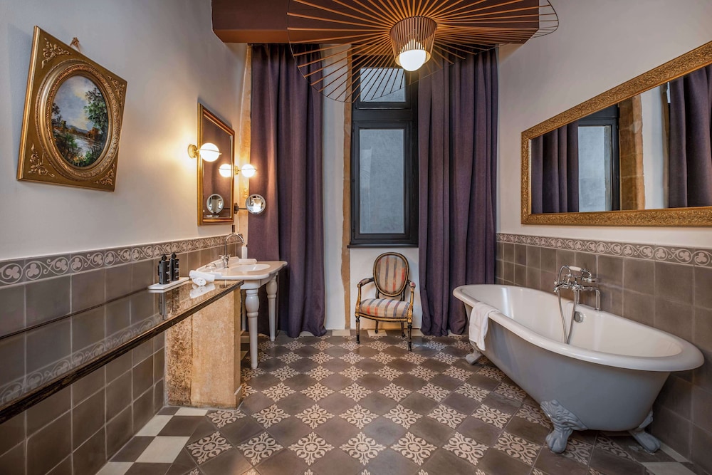 Cour des Loges Lyon, A Radisson Collection Hotel 79/79