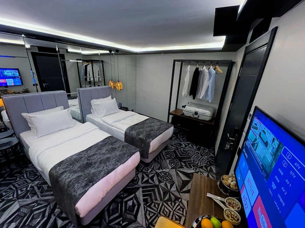 Weingart Hotel 46/52