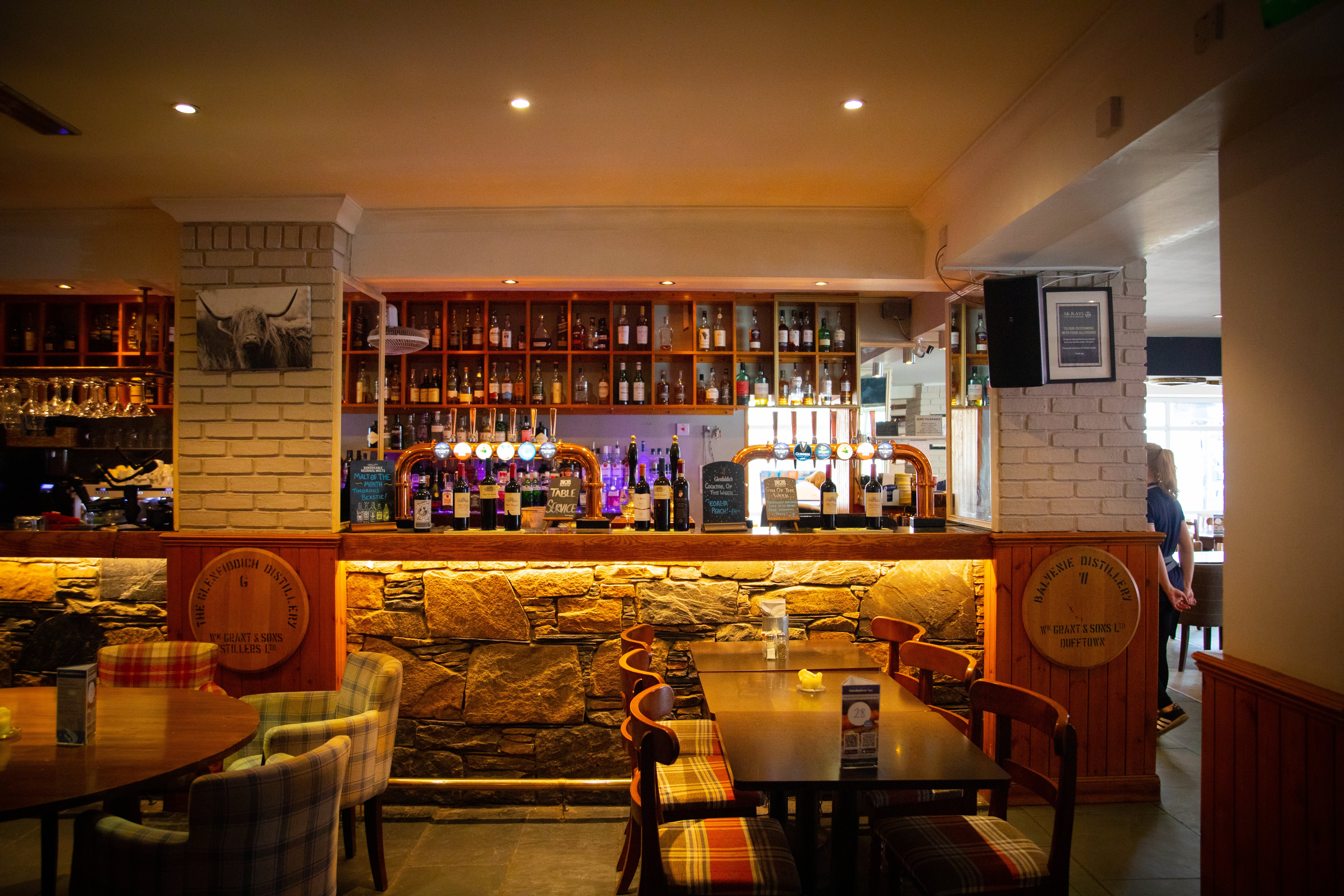 McKays Hotel Bar & Restaurant 27/33