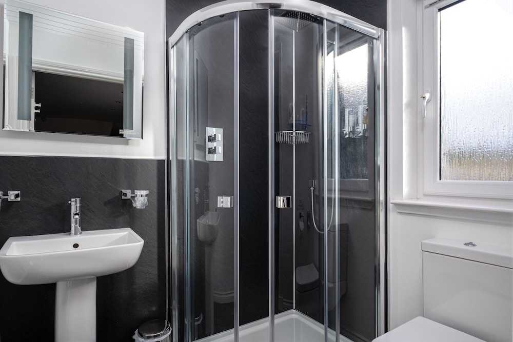Rosebank Guest House 49/50