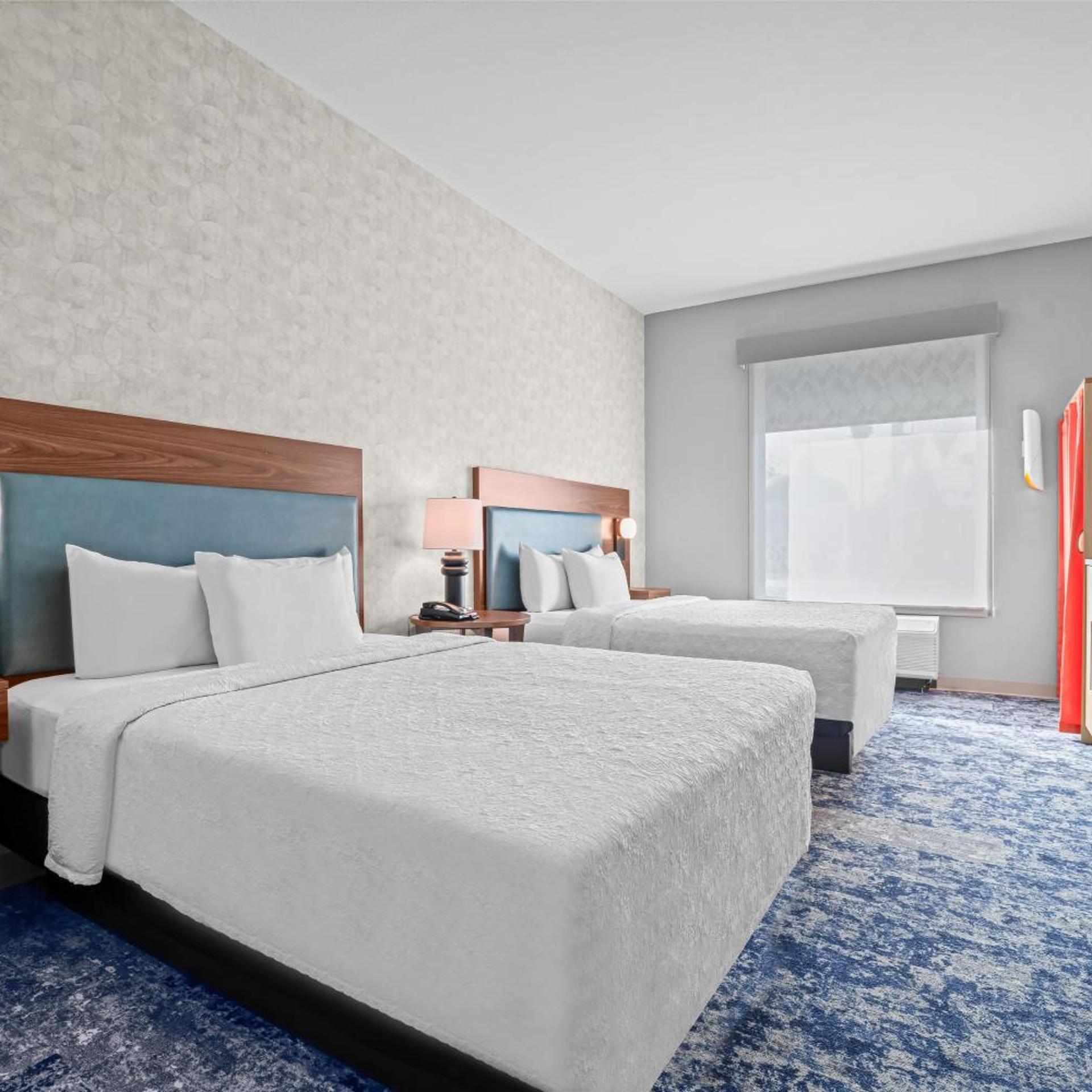 Studio, 2 Queen Beds, Sofa