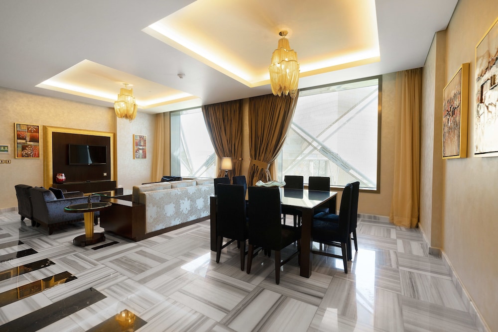 كراون بلازا آر دي سي الرياض - فندق و مركز مؤتمرات(Crowne Plaza Riyadh Itcc) 12/75