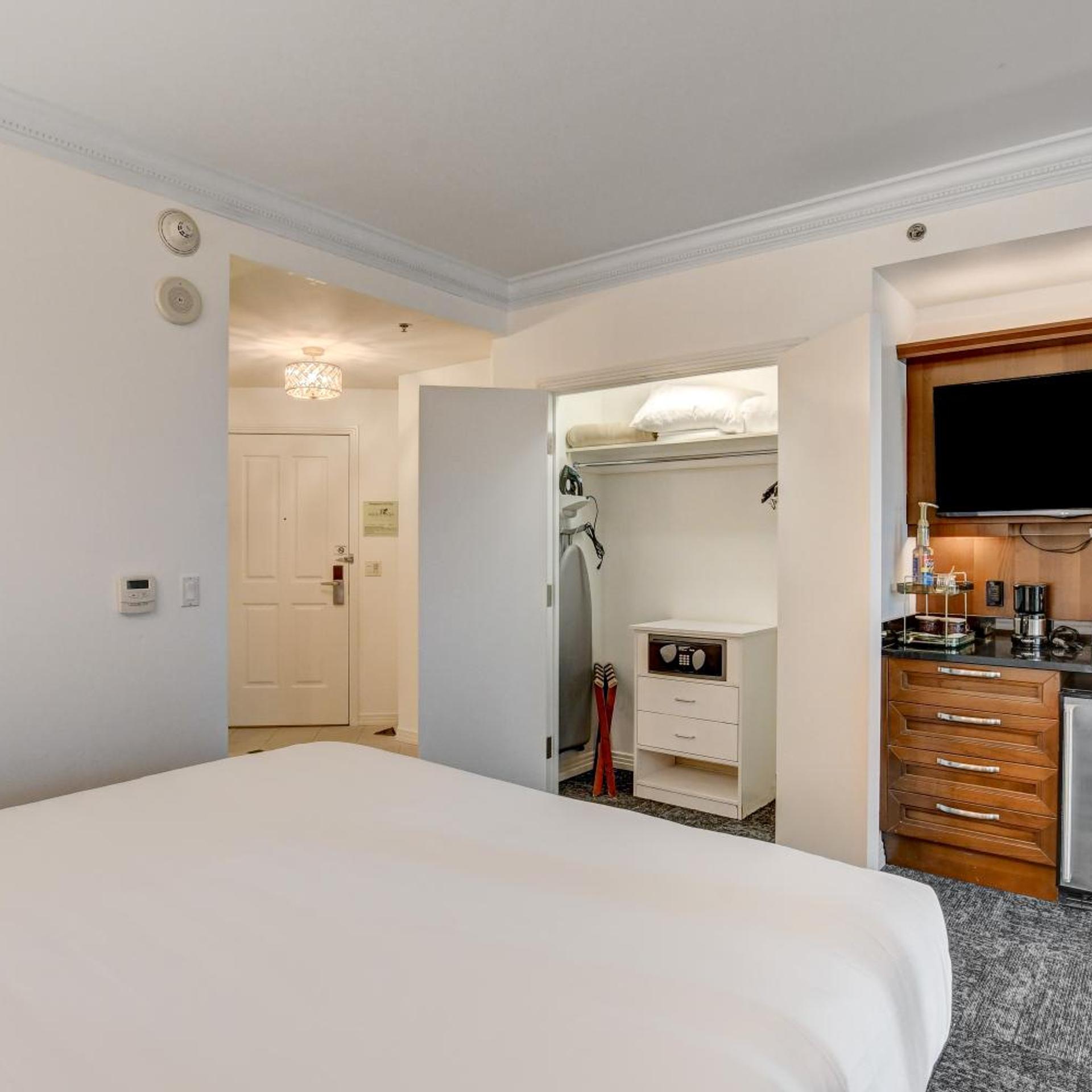SPHERE VIEW - Signature MGM Resort Lucky Gem Penthouse & Luxury Suites 27817 16/44