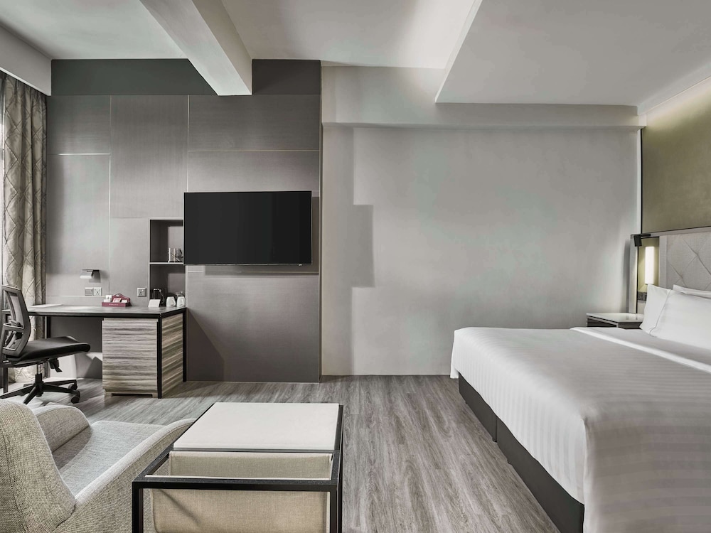 DELUXE, KING BED, CORNER