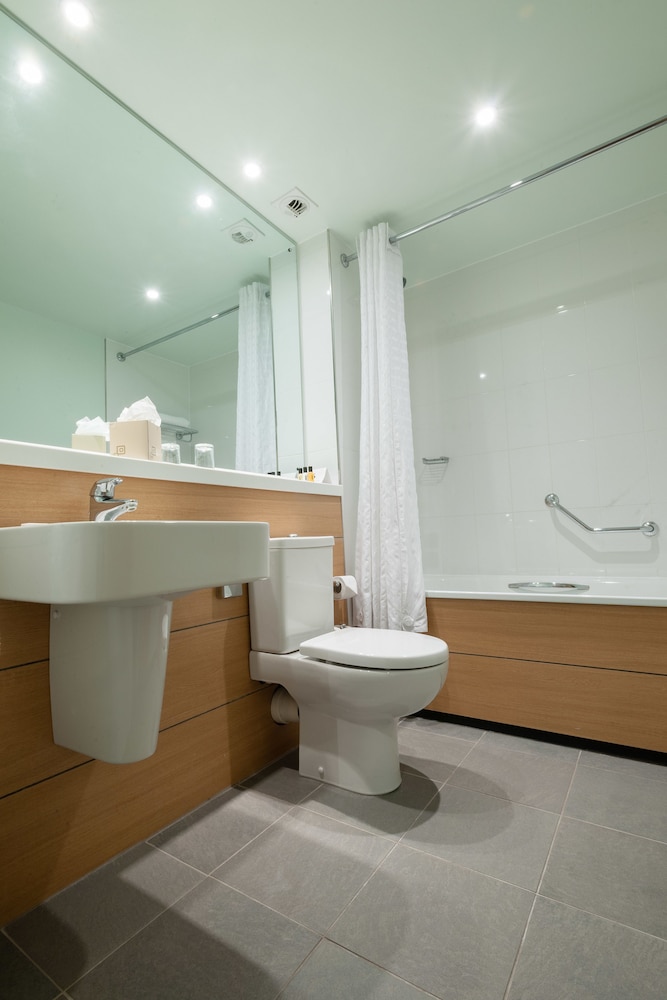 De Vere Cotswold Water Park 23/68