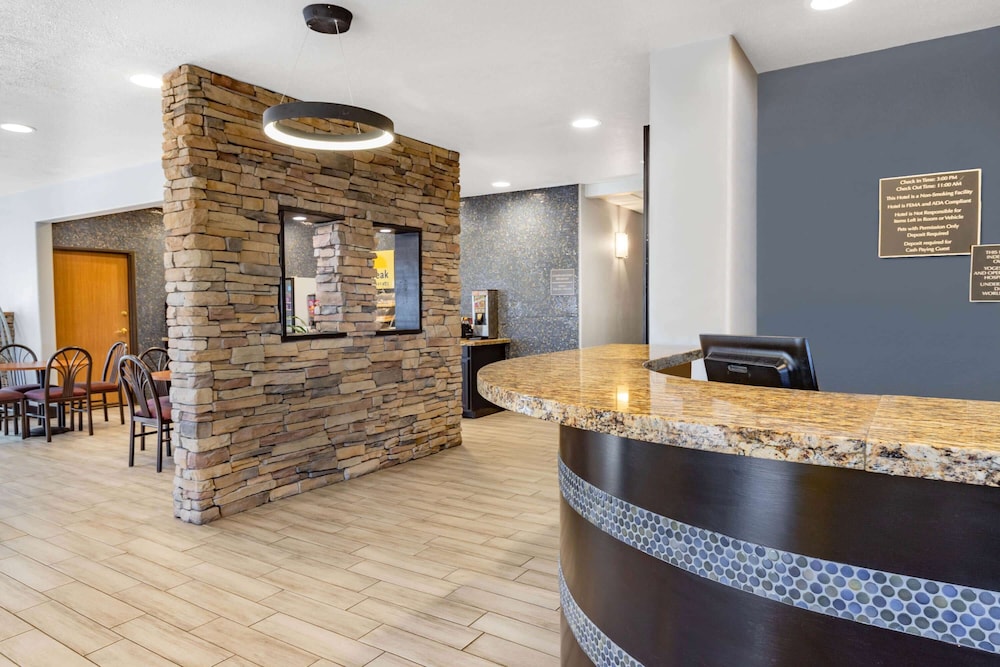 Days Inn by Wyndham Bernalillo 8/43
