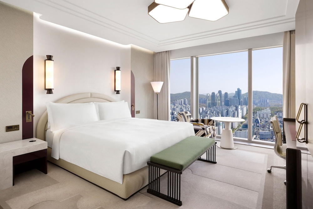 State, King Bed, City View