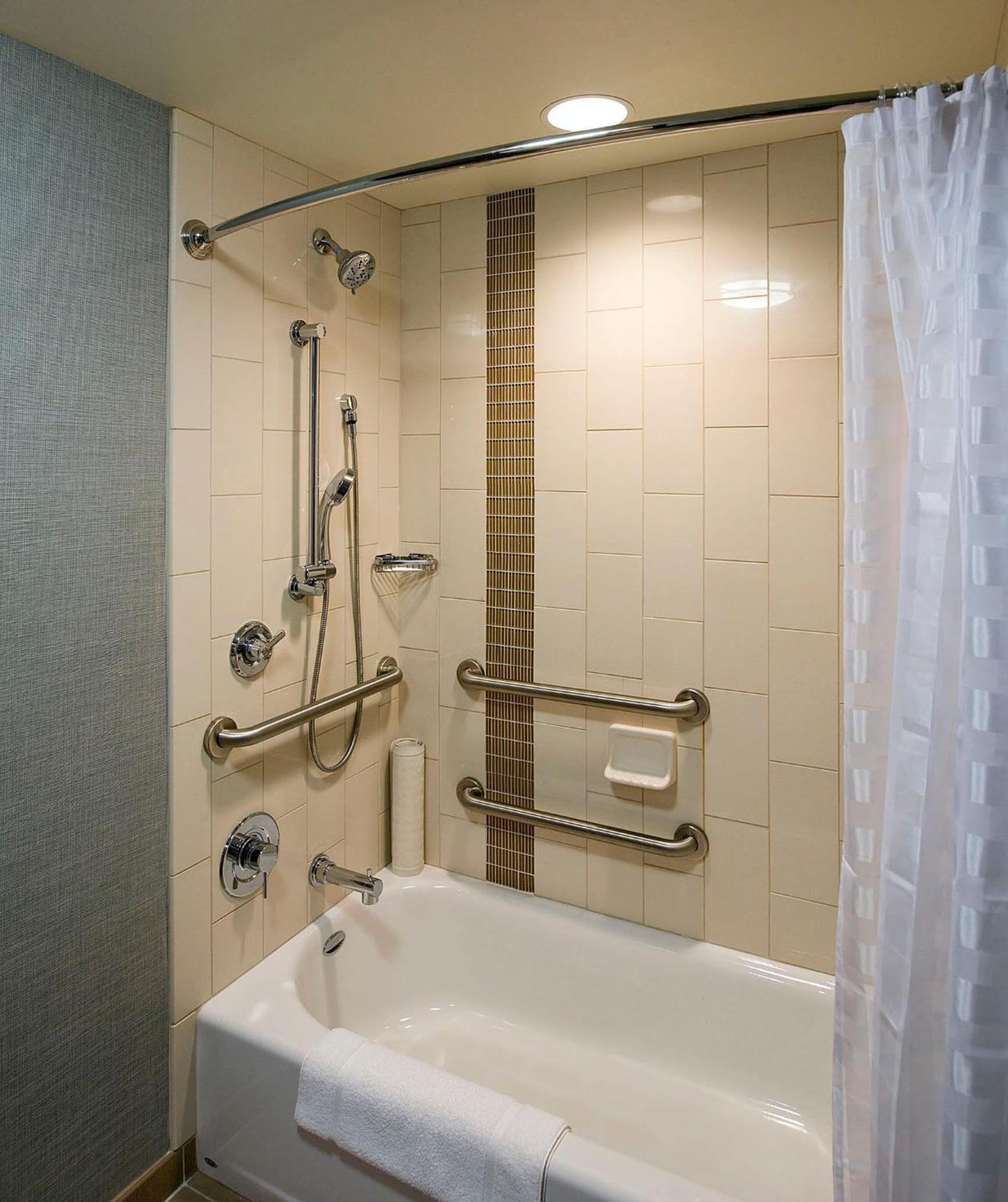 غرفة بسرير كينج مع أريكة لذوي الإعاقة، Hyatt Place Bloomington/Normal 3/4