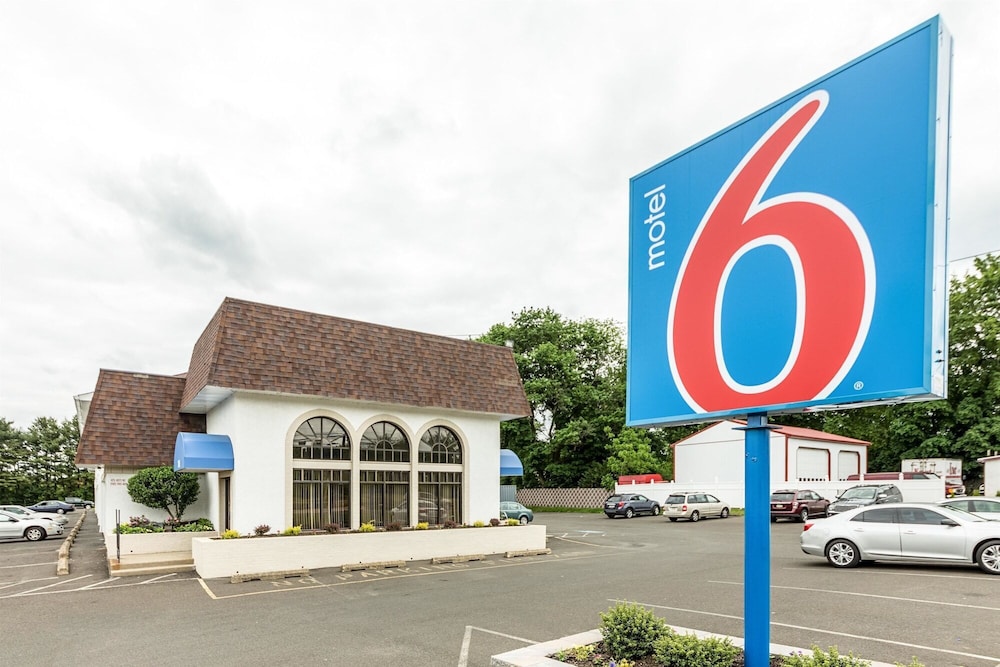Motel6 Warminster, PA 4/48