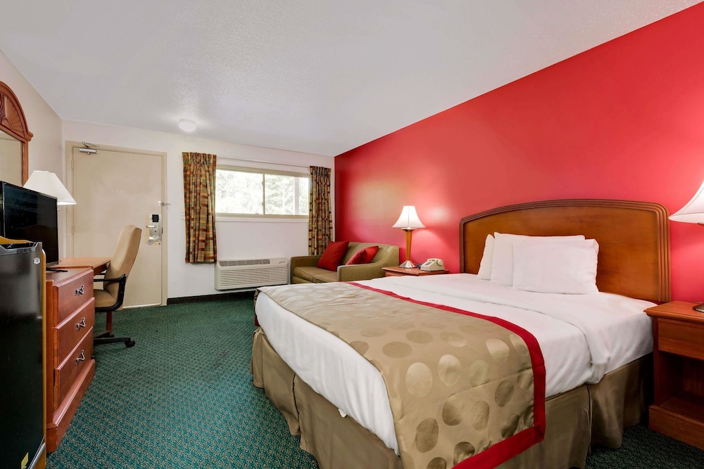 Ramada by Wyndham Cleveland Airport West 21/35