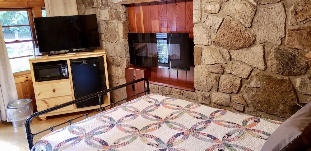 Marshall's Creek Rest Motel 61/71