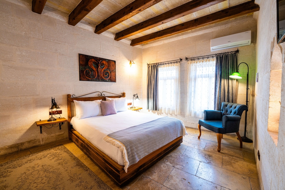 suite, courtyard view