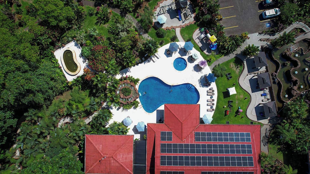 VOLCANO LODGE AND SPRINGS 64/68