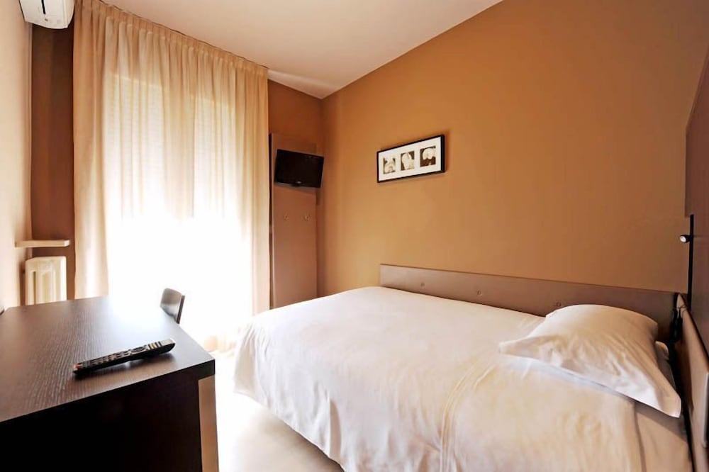 M14 Hotel 25/56