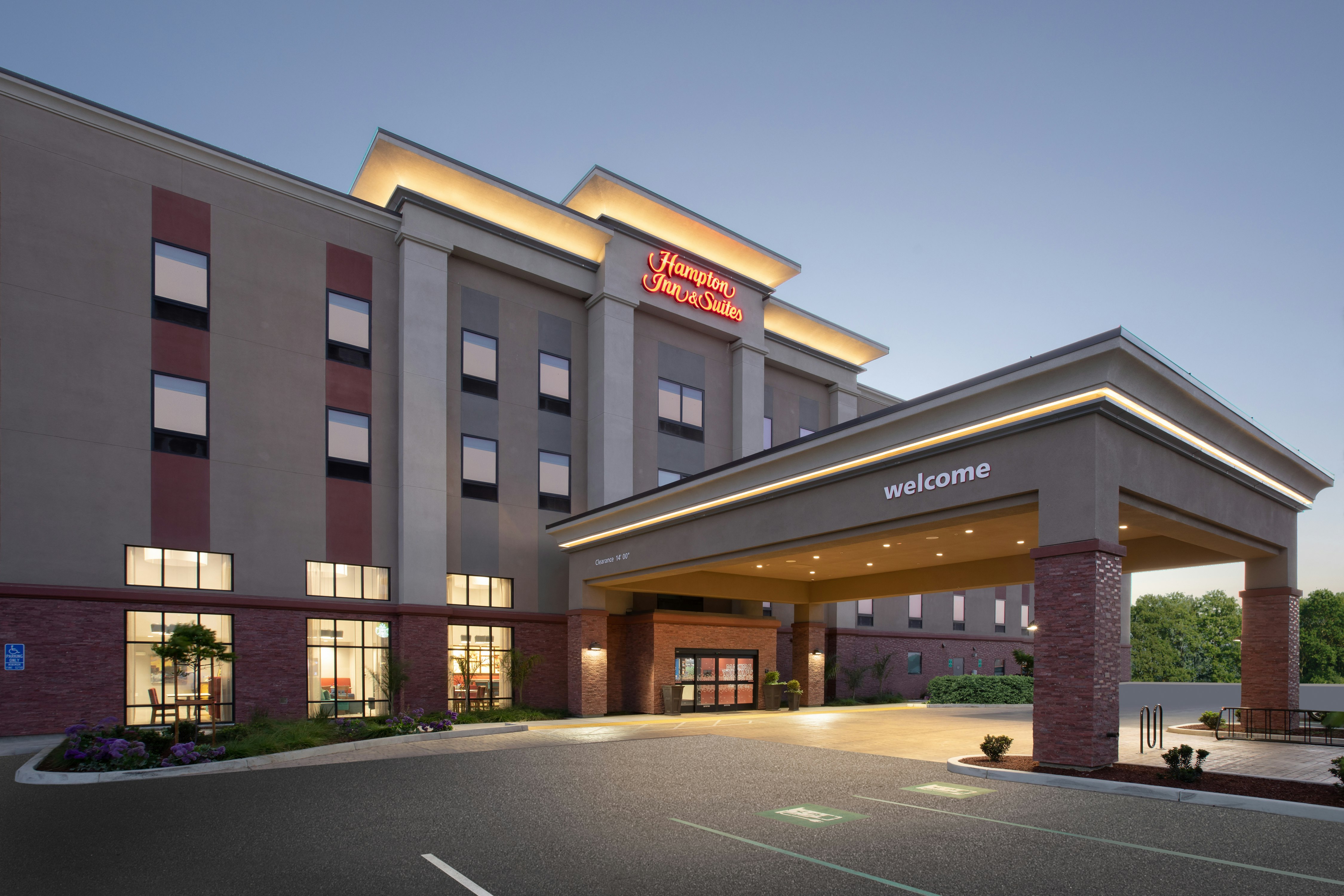 Hampton Inn and Suites Watsonville CA 12/13