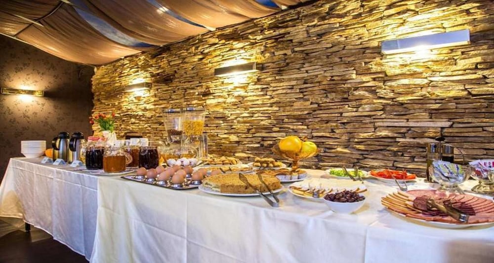 restaurant cafeteria