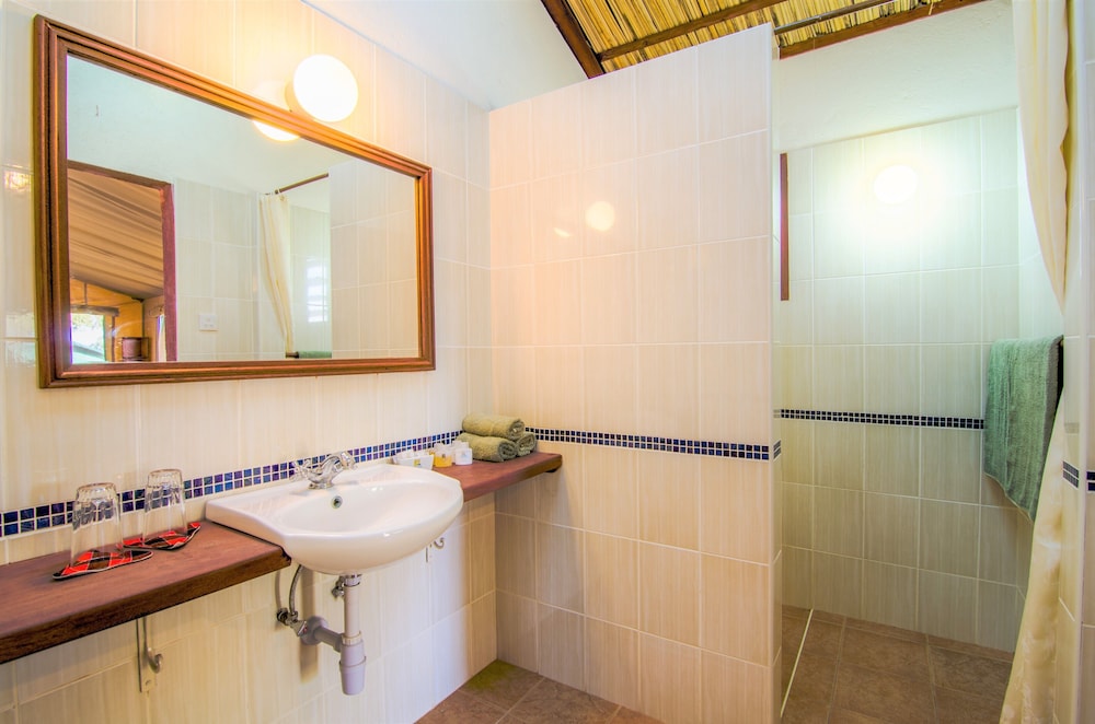 Sentrim Tsavo Lodge 40/42