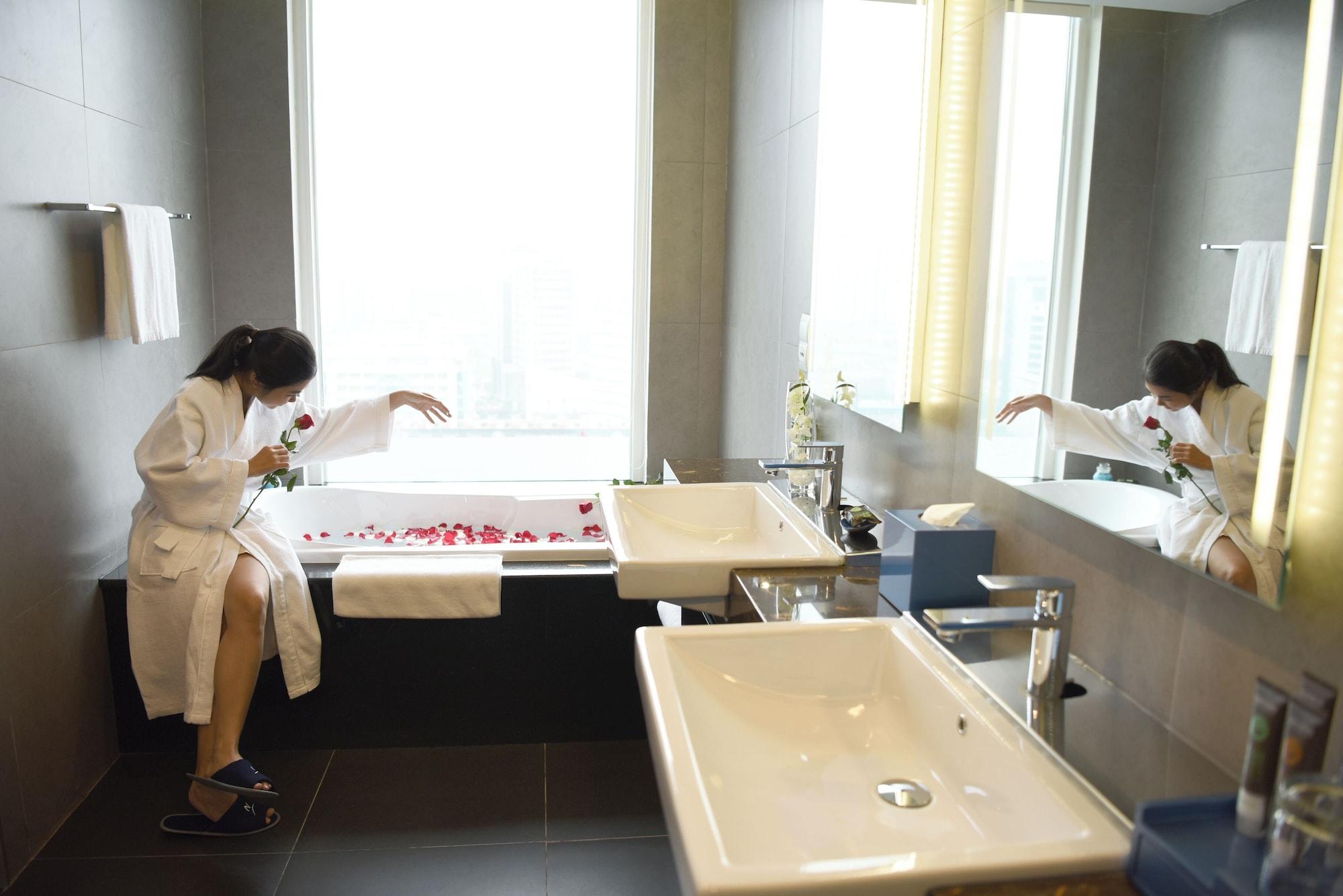 2 Bedrooms, Penthouse, Novotel Suites Hanoi 4/4