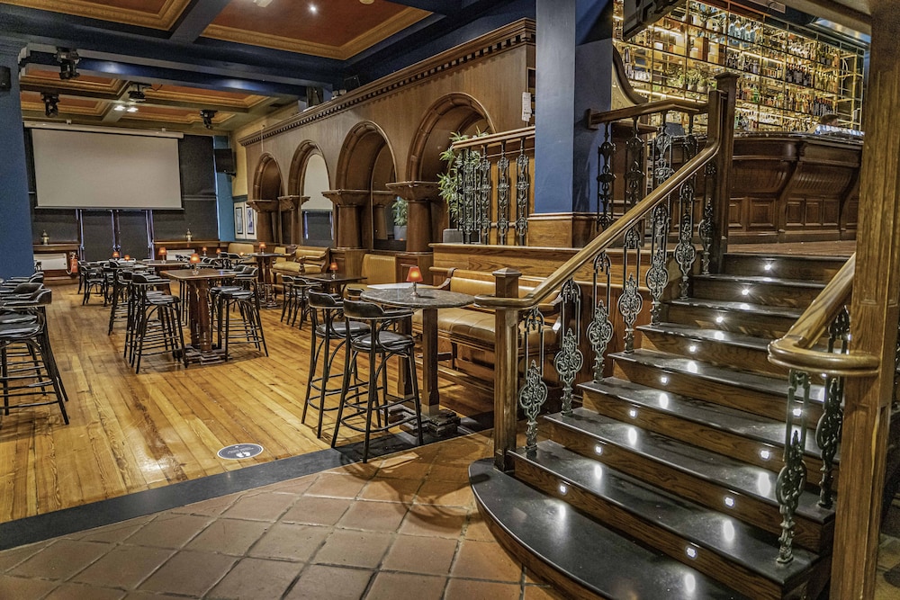 Eyre Square Hotel 41/58