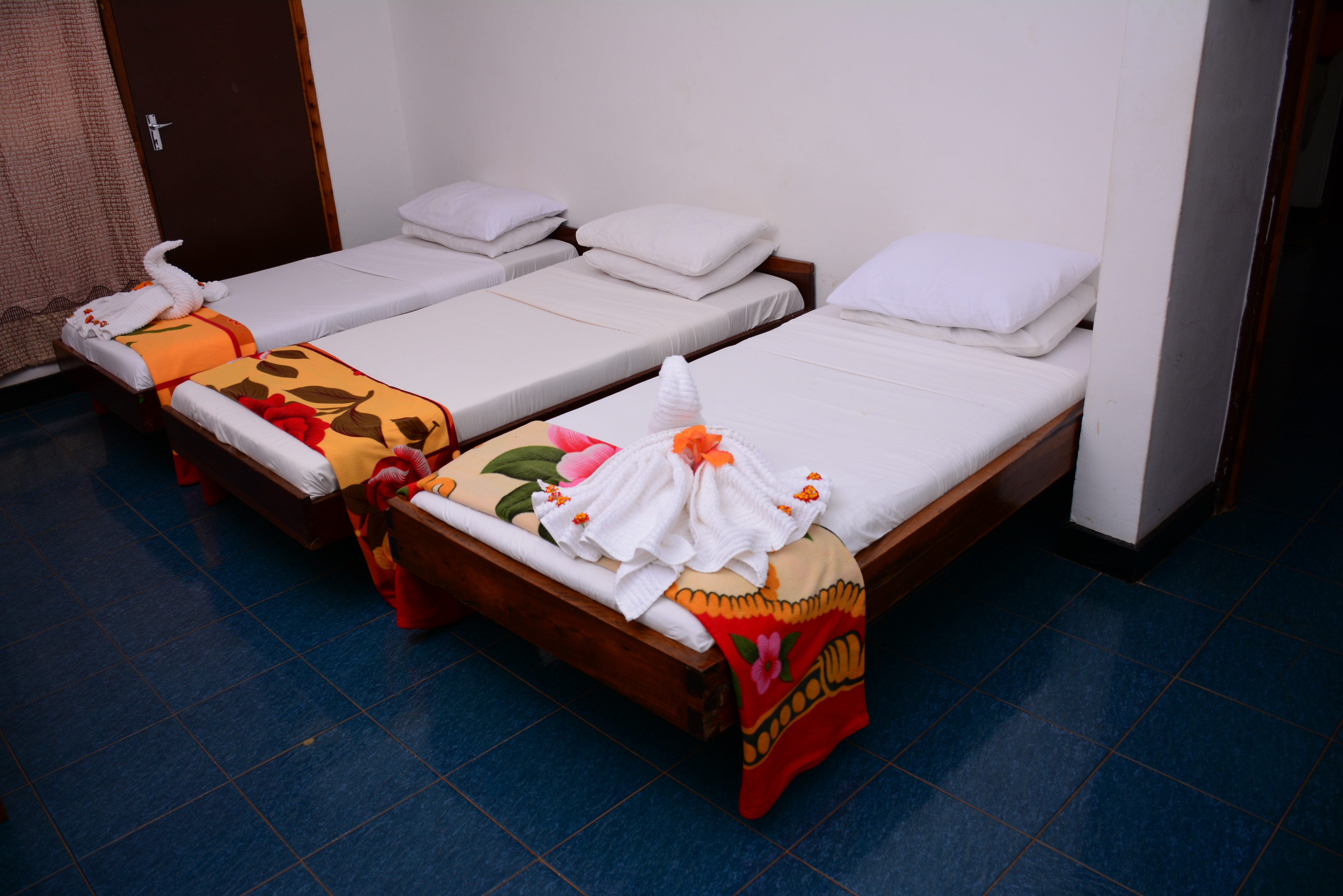 Room, Triple, No Air Condition