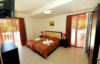 GOLDEN ROSE SUITES 23/62