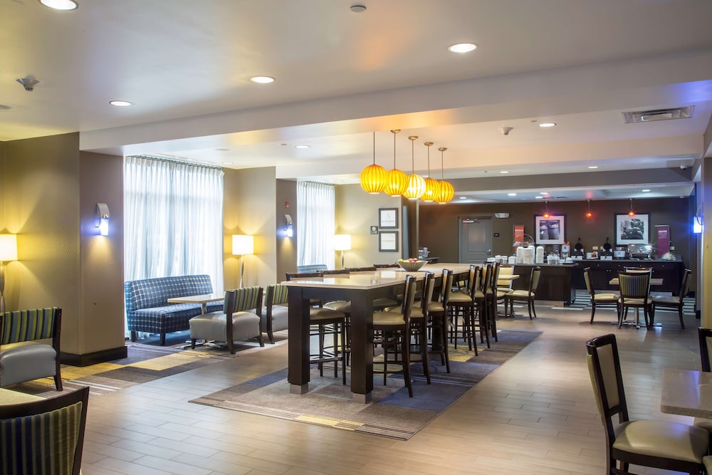 Hampton Inn Oxford Conference Center 66/82