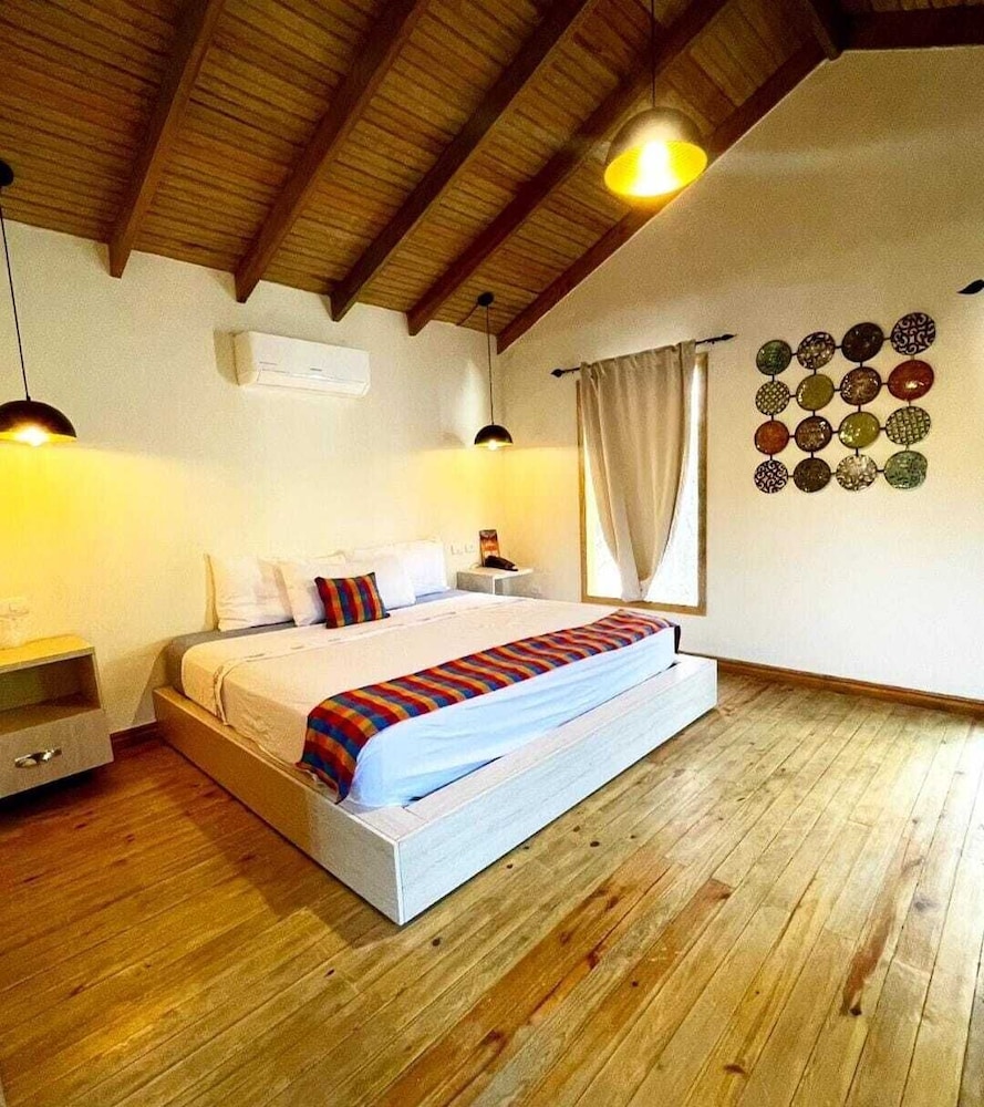 Mayan Hills Hotel 9/39