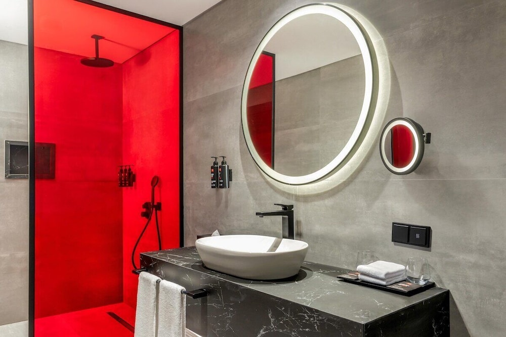 Radisson RED Izmir Point Bornova 57/59