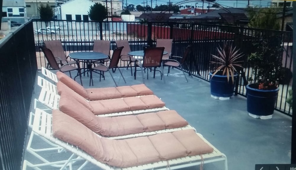 Monterey Inn Hotel 4/50