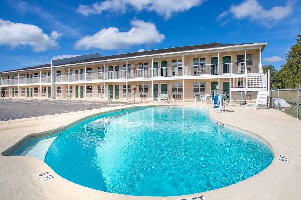 Super 8 by Wyndham Monticello 1/26