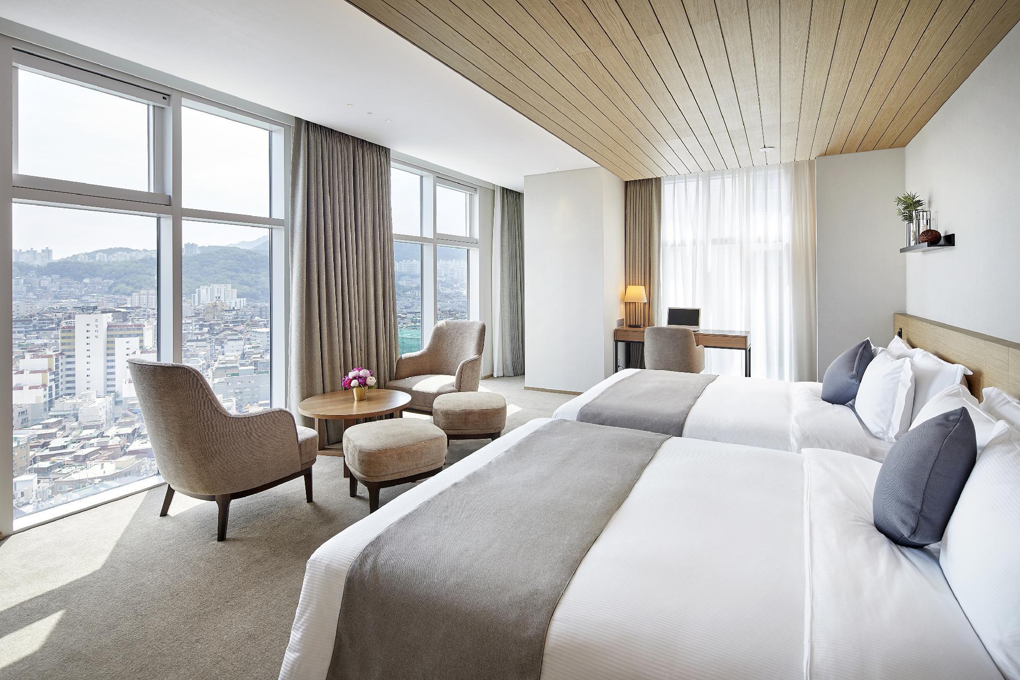 GRAND, SUITE