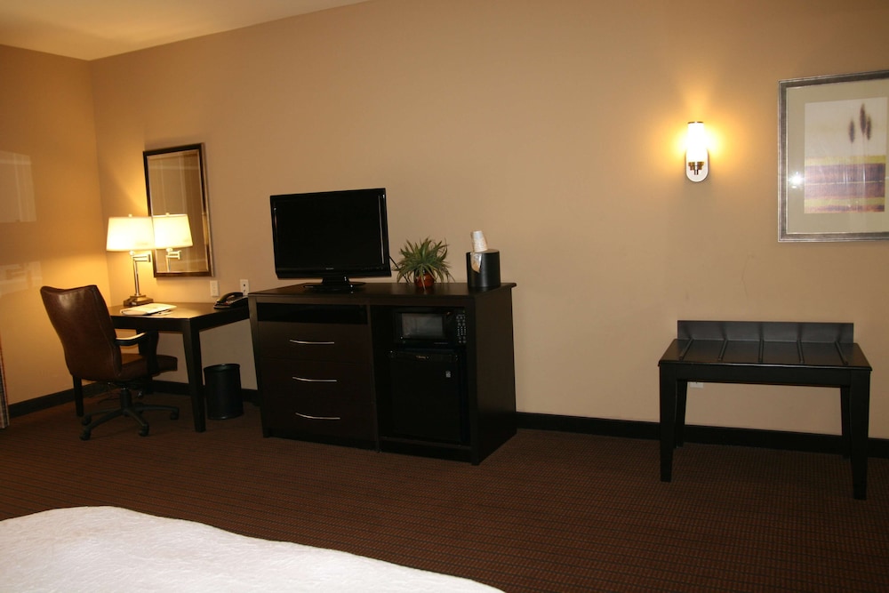 Hampton Inn Denver Northeast Brighton 34/46