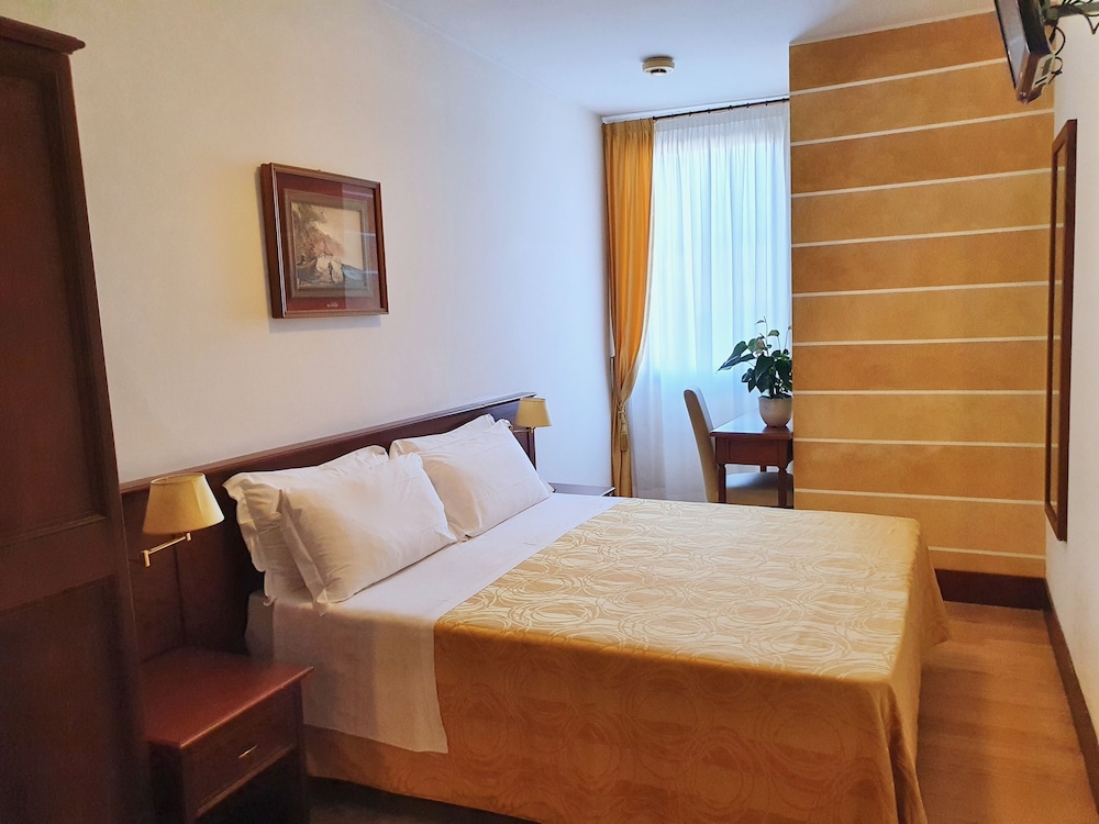 Hotel Aurora 15/50