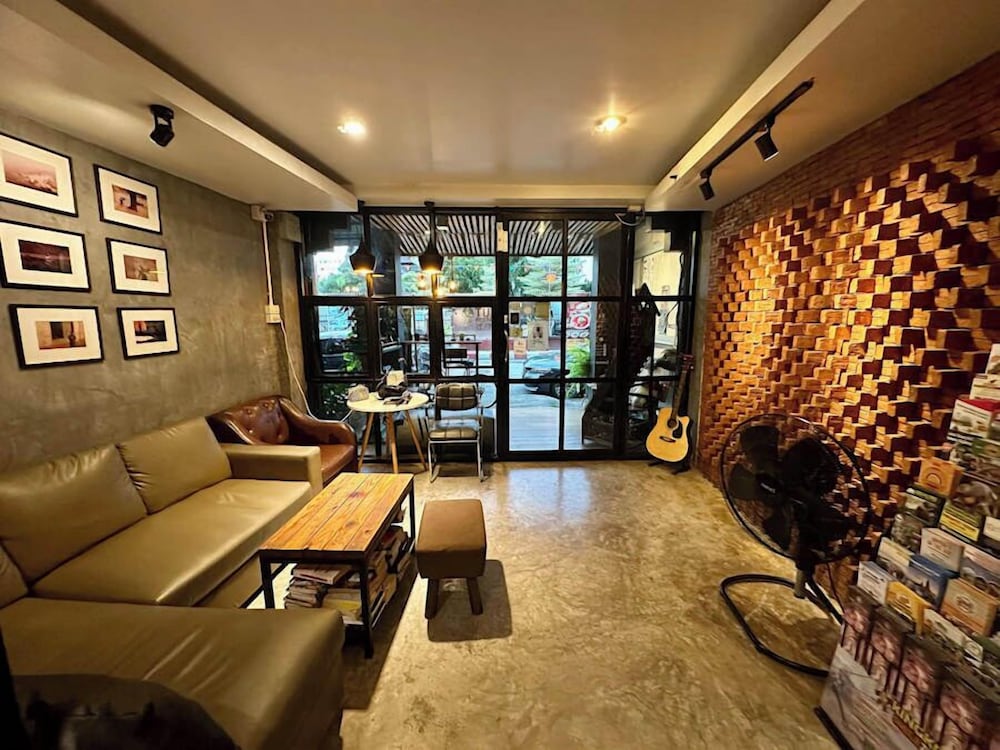 84 Gallery - Hostel 33/42