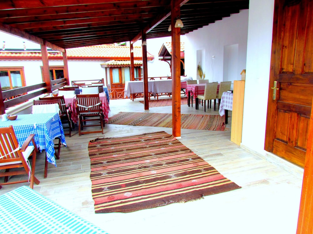 Amazon Petite Palace 33/50
