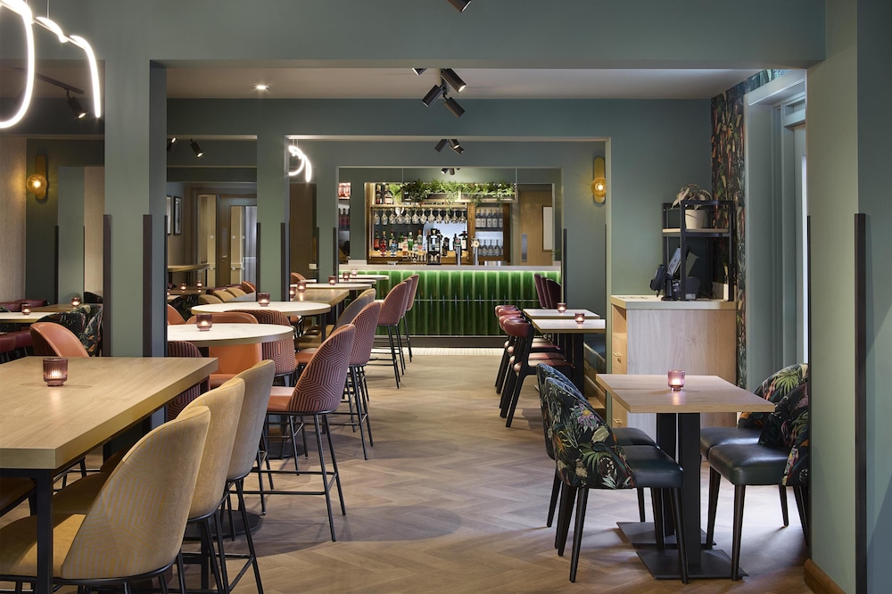 Premier Inn Glasgow Newton Mearns (M77 J4) 36/54