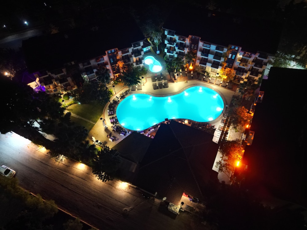 Lemas Suite Hotel 5/48